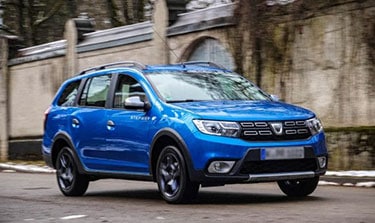 Een blauwe Dacia Logan