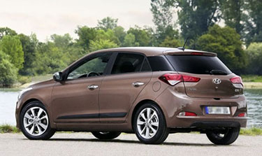 Een taupe kleurige Hyundai i20