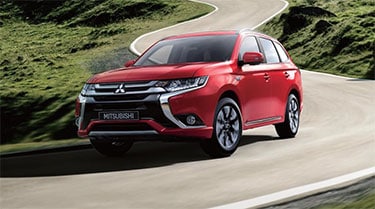 Een rode Mitsubishi Outlander