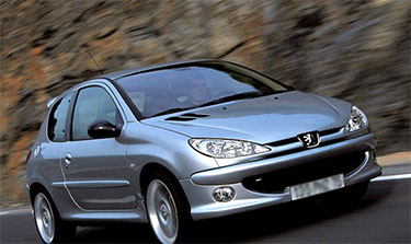 Een grjize peugeot 206