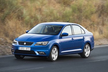 Een blauwe Seat Toledo