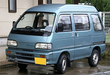 Een blauwe Daihatsu Hijet