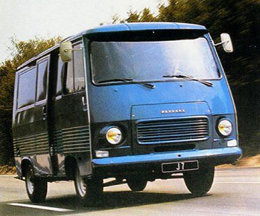 afbeelding van een blauwe Peugeot J7
