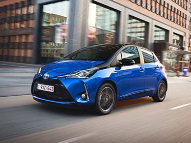 Dit is een blauwe Toyota Yaris